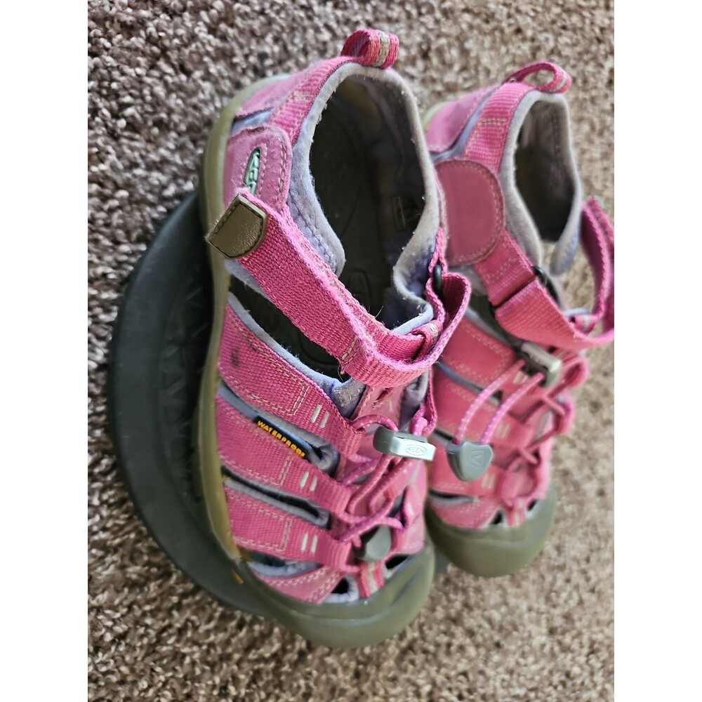 Keen gorpcore pink closed toe athletic ortho arch support sandals Sz 4